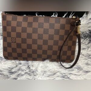 Louis Vuitton Neverfull pouch